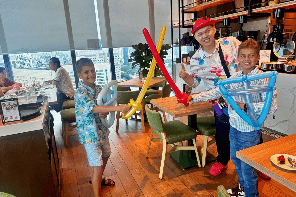 Expat Choice Reporter Rebecca Assice Takes Her Family to Sky22's Sunday Feast That Won't Break the Bank