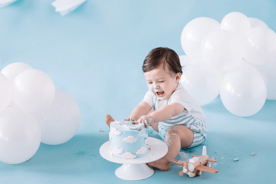 Details more than 126 birthday cake smash gif - awesomeenglish.edu.vn