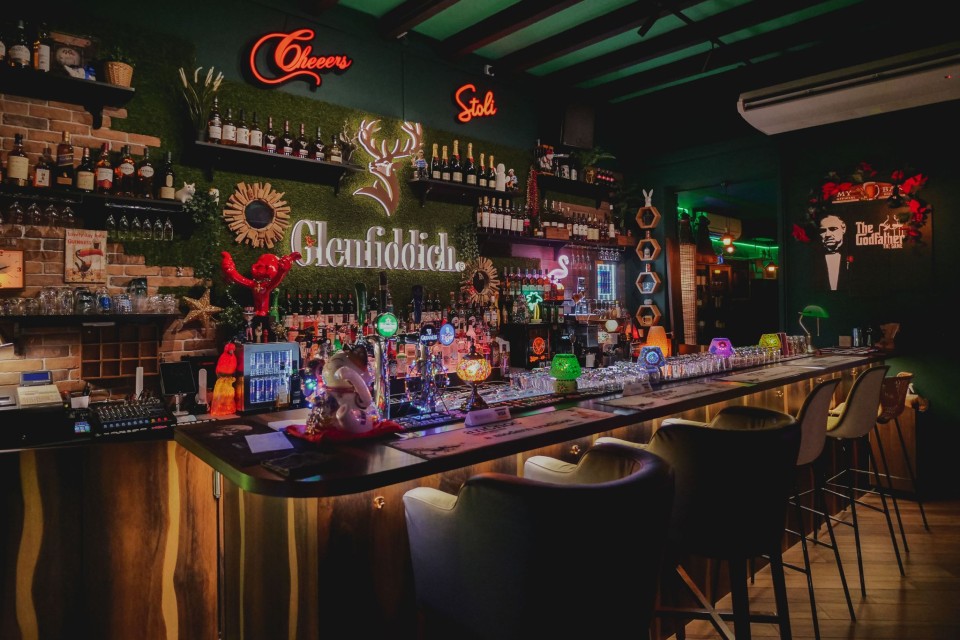 Cheeers Bar