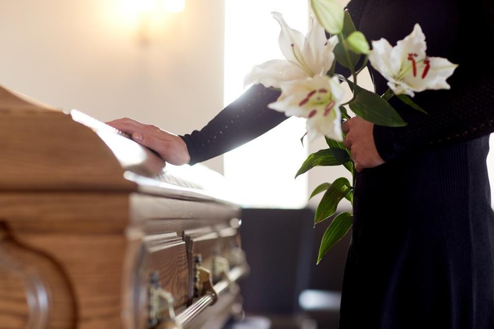 Tips on Choosing the Right Flowers for Funerals