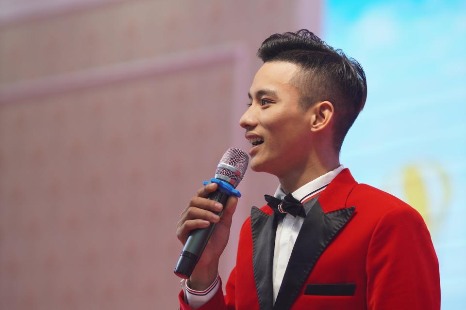 Acting The Craftsmanship of Class: The Part of an Emcee in Corporate Occasions  