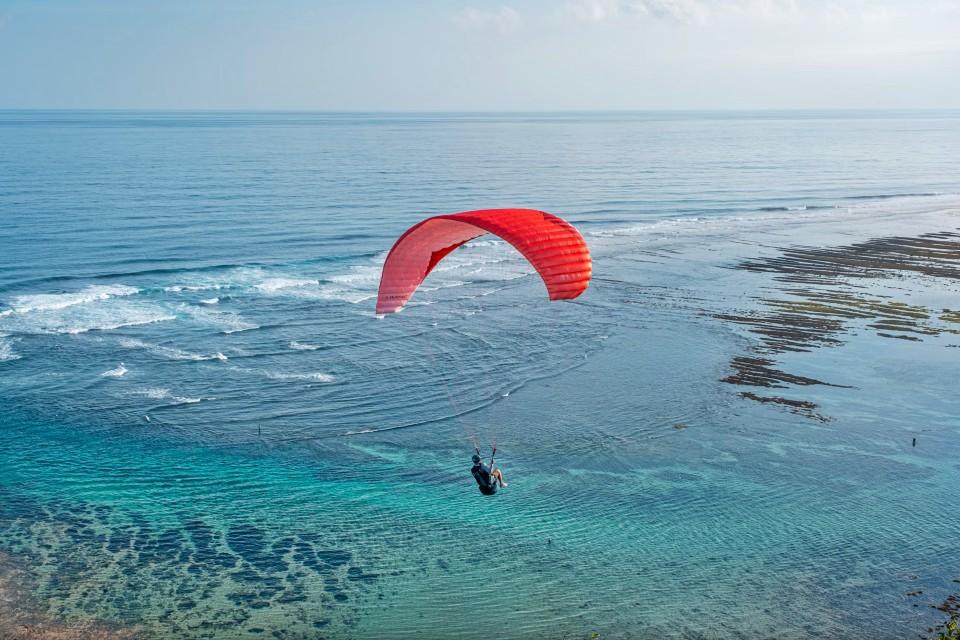 The Wise Traveller's Top Paragliding Spots for Thrill-Seekers in 2024
