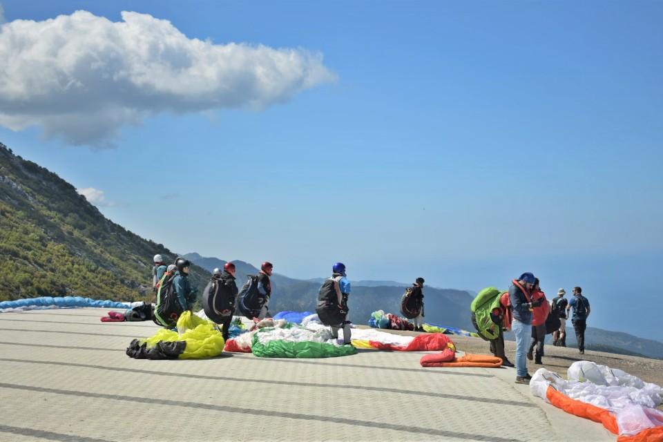The Wise Traveller's Top Paragliding Spots for Thrill-Seekers in 2024