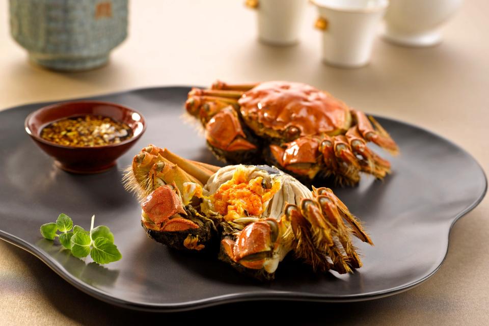 Singapore’s Yan Ting Presents Seasonal Hairy Crab Menu