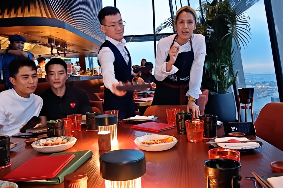 Expat Choice Reporter Tania dines at SUSHISAMBA Singapore