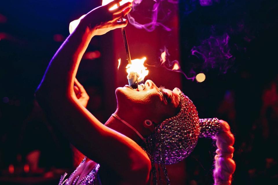 Cirque Le Soir Takes Over CÉ LA VI’s Club Lounge