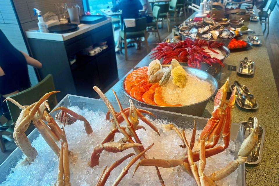 Expat Choice Reporter Rebecca Assice Takes Her Family to Sky22's Sunday Feast That Won't Break the Bank