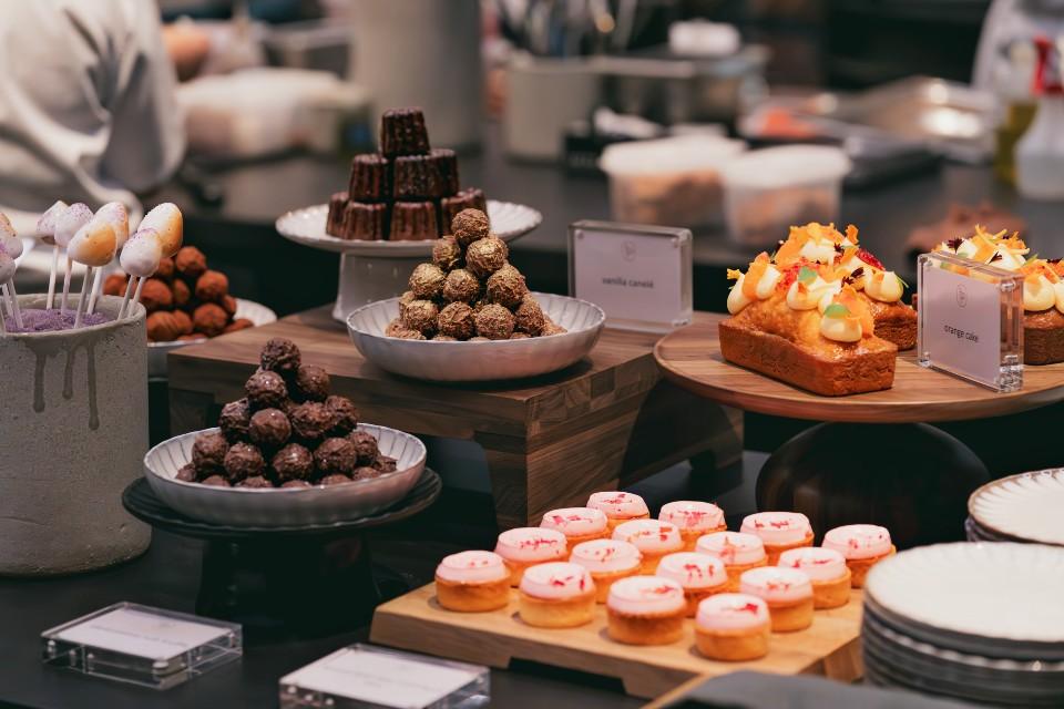 Expat Choice Reporter Harnoor Channi-Tiwary Indulges in the Artful Sunday Brunch at Le Pristine Grand Hyatt Singapore