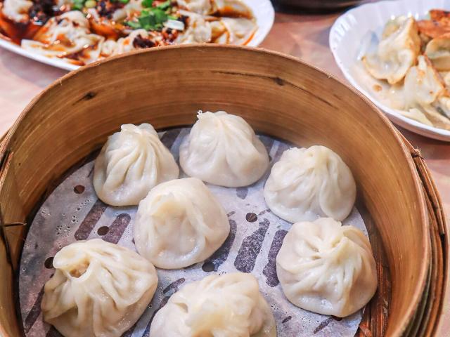 SHANGHAI LA MIAN XIAO LONG BAO