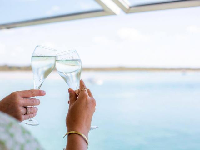 Rickys River Bar & Restaurant