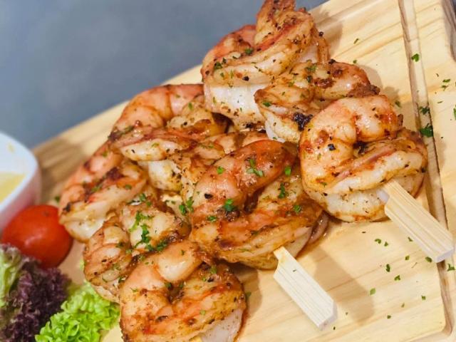https://www.facebook.com/1TyrwhittBistroBar/photos/