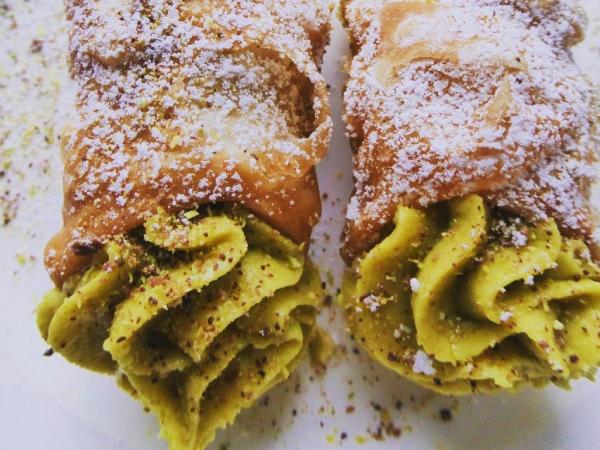 Holi Cannoli