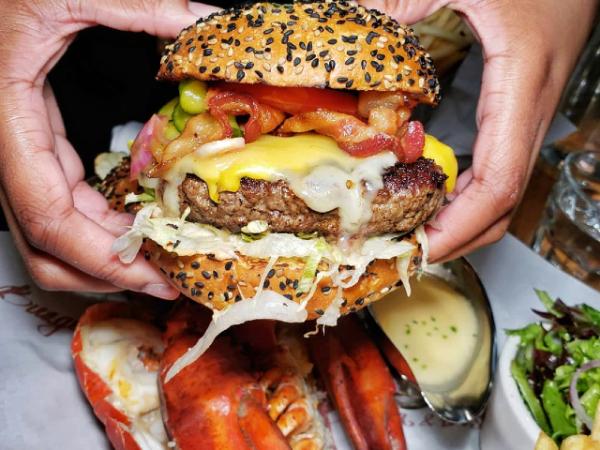Burger & Lobster
