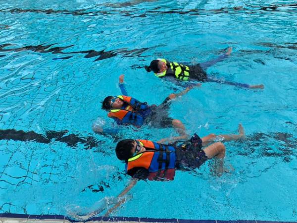 SG Sink Or Swim School