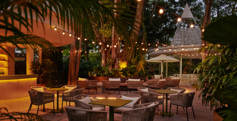 Amara Sanctuary Sentosa - Sanctuary Tearoom Alfresco (night)