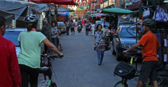 Jacqui and Sin mosey into Chinatown